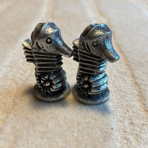 Pottery barn sea horse Salt and pepper shakers - Picture 2 of 4